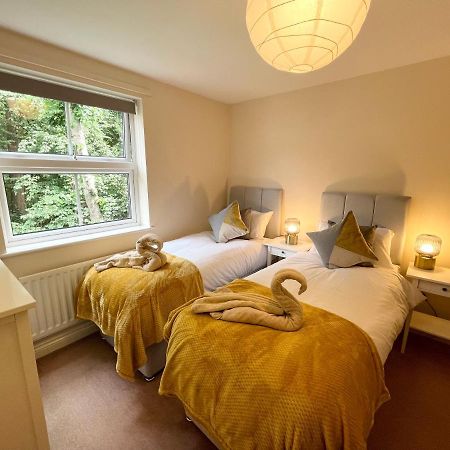 Best Price - Amazing 2 Bed 2 Bath - 4 Singles Or Super King Beds, 10 Min Walk To City Centre, 5 Minute Walk To Mayflower Theatre, Smart Tv, Ensuite, Balcony, Free Parking Southampton Kültér fotó
