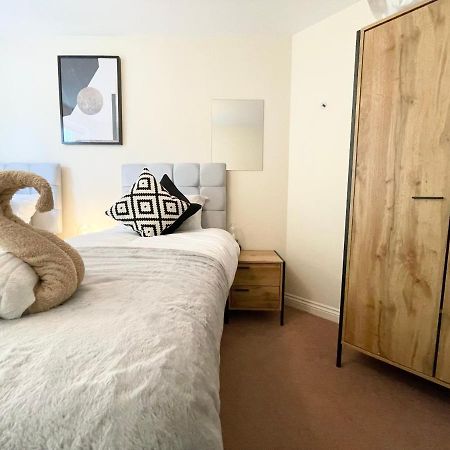 Best Price - Amazing 2 Bed 2 Bath - 4 Singles Or Super King Beds, 10 Min Walk To City Centre, 5 Minute Walk To Mayflower Theatre, Smart Tv, Ensuite, Balcony, Free Parking Southampton Kültér fotó