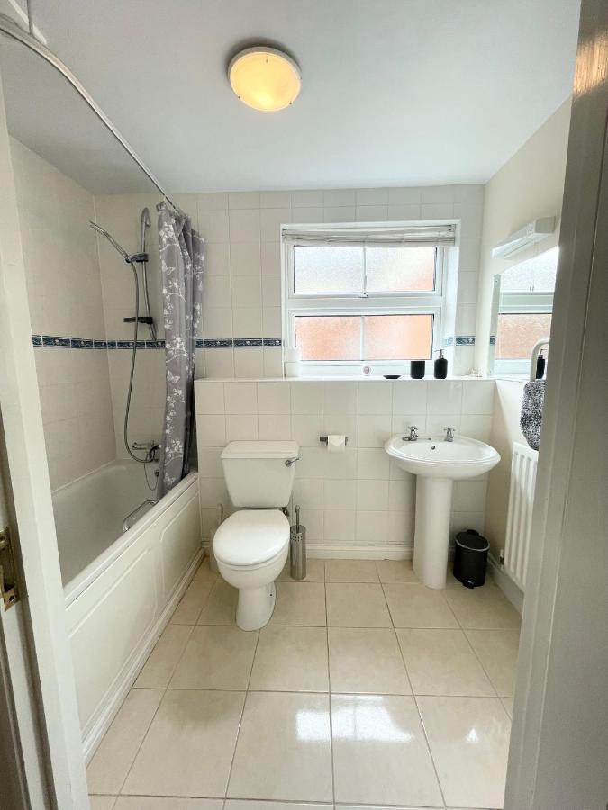 Best Price - Amazing 2 Bed 2 Bath - 4 Singles Or Super King Beds, 10 Min Walk To City Centre, 5 Minute Walk To Mayflower Theatre, Smart Tv, Ensuite, Balcony, Free Parking Southampton Kültér fotó