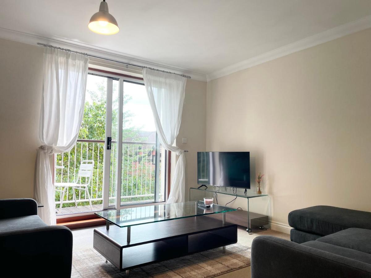 Best Price - Amazing 2 Bed 2 Bath - 4 Singles Or Super King Beds, 10 Min Walk To City Centre, 5 Minute Walk To Mayflower Theatre, Smart Tv, Ensuite, Balcony, Free Parking Southampton Kültér fotó