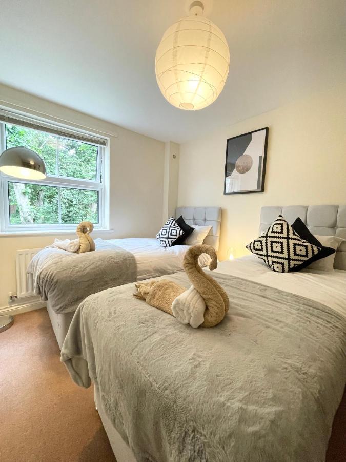 Best Price - Amazing 2 Bed 2 Bath - 4 Singles Or Super King Beds, 10 Min Walk To City Centre, 5 Minute Walk To Mayflower Theatre, Smart Tv, Ensuite, Balcony, Free Parking Southampton Kültér fotó