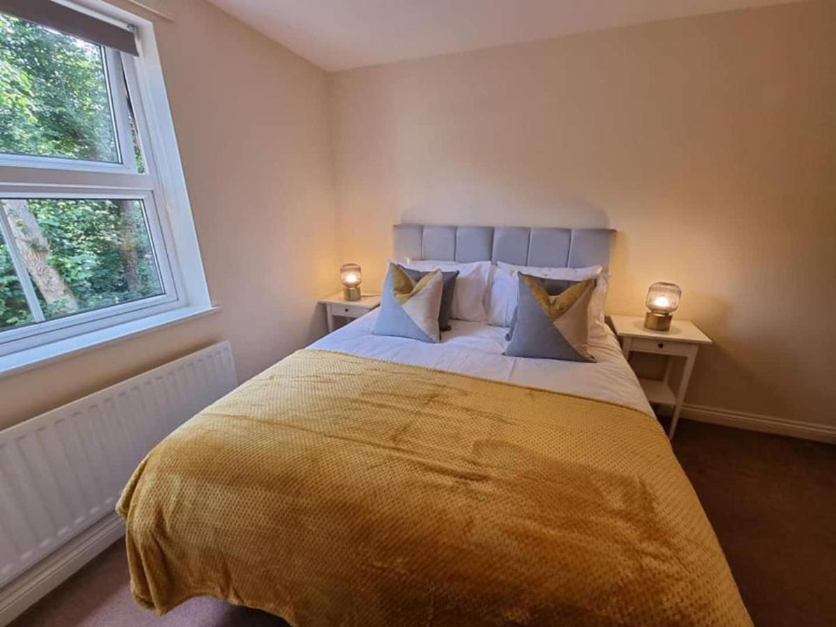 Best Price - Amazing 2 Bed 2 Bath - 4 Singles Or Super King Beds, 10 Min Walk To City Centre, 5 Minute Walk To Mayflower Theatre, Smart Tv, Ensuite, Balcony, Free Parking Southampton Kültér fotó