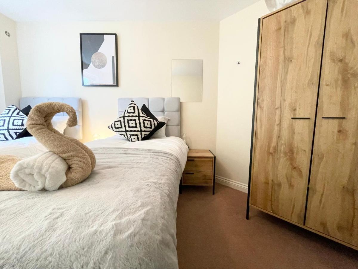 Best Price - Amazing 2 Bed 2 Bath - 4 Singles Or Super King Beds, 10 Min Walk To City Centre, 5 Minute Walk To Mayflower Theatre, Smart Tv, Ensuite, Balcony, Free Parking Southampton Kültér fotó
