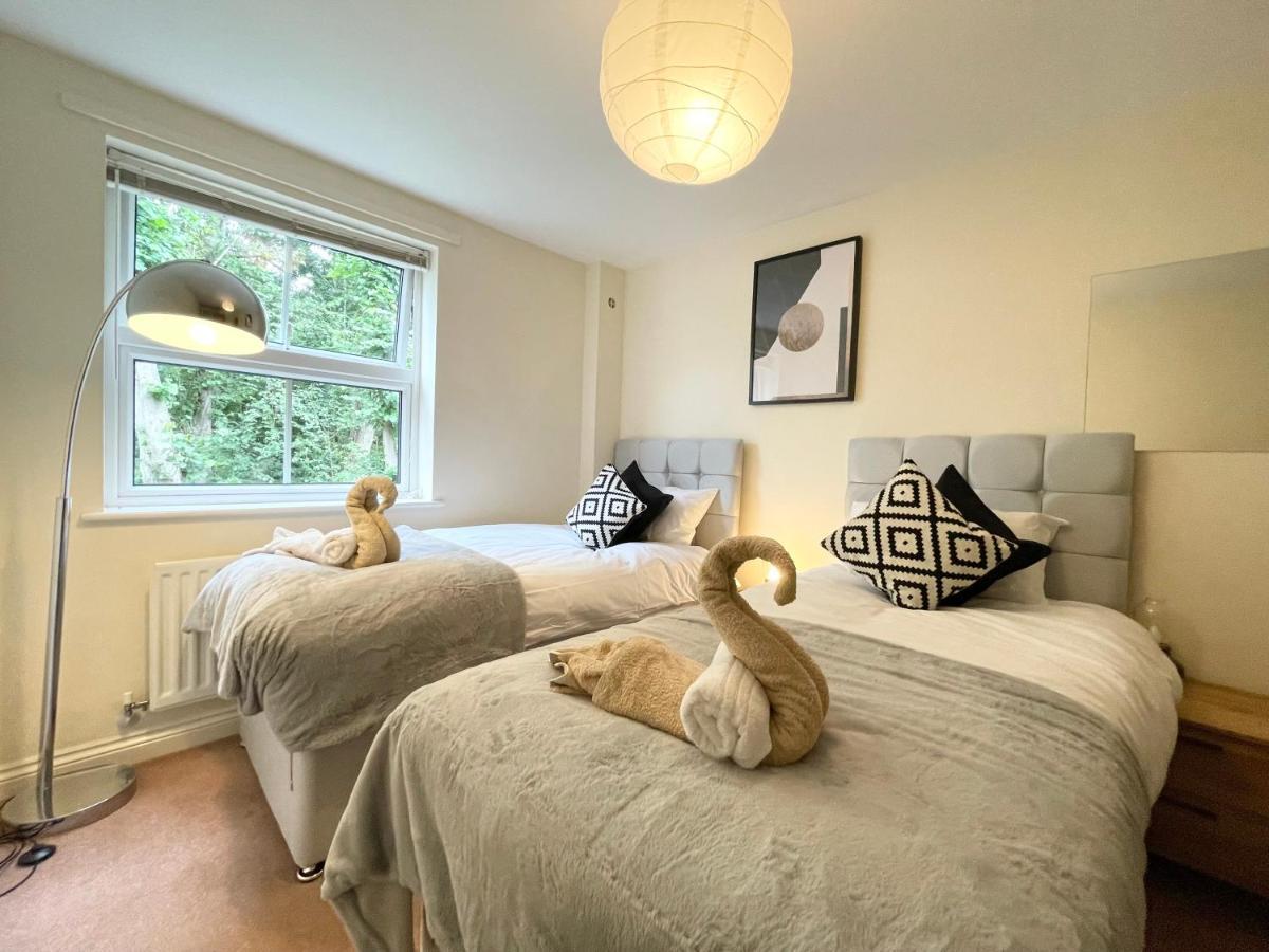 Best Price - Amazing 2 Bed 2 Bath - 4 Singles Or Super King Beds, 10 Min Walk To City Centre, 5 Minute Walk To Mayflower Theatre, Smart Tv, Ensuite, Balcony, Free Parking Southampton Kültér fotó